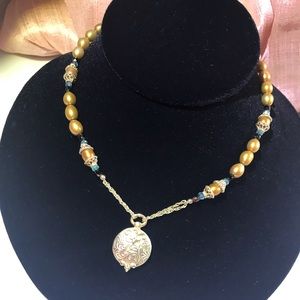 Avindy freshwater pearl & medallion necklace